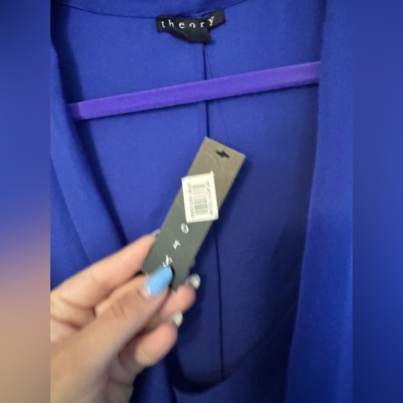 NEW Theory Laurel 100% Silk Blouse Sleeveless Cowl Size Large Blue NWT - Picture 4 of 7